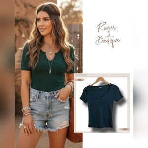 🌿Old Navy Women's Small Forrest Green V-Neck Shortsleeve Ribknit Top